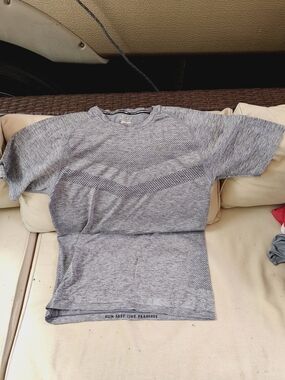 Nike DRI-FIT Gray Shirt Size Medium